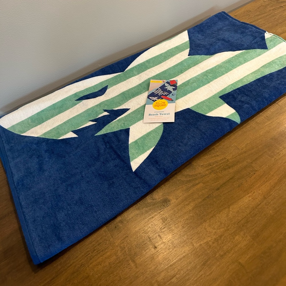 Sun Squad 5 ft shark towel